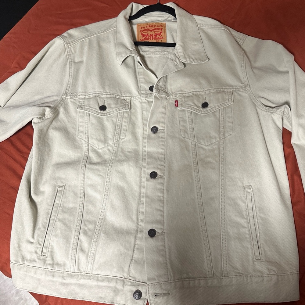 Levi Relax Fit Denim Jacket in Cream